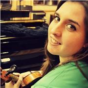 Profesora de violín viola lenguaje musical e iniciación a la música. Directora de orquesta elemental. Con muchas ganas de enseñar